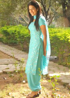 Shraddha Das feet photo thumbnail