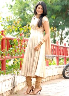 Shraddha Das feet photo thumbnail