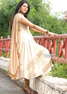 Shraddha Das feet photo thumbnail