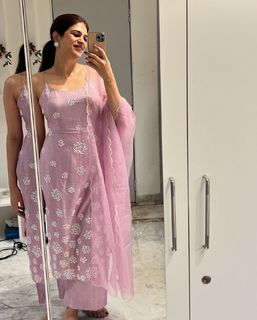 Shraddha Das feet photo thumbnail