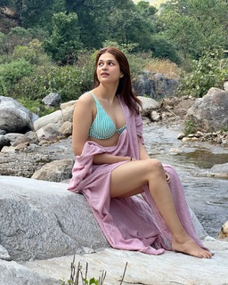Shraddha Das feet photo thumbnail
