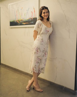 Shraddha Das feet photo thumbnail