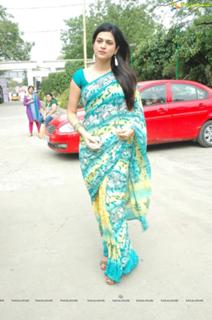 Shraddha Das feet photo thumbnail