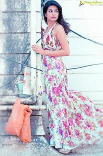 Shraddha Das feet photo thumbnail