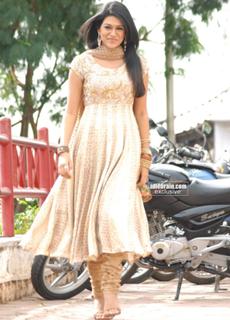 Shraddha Das feet photo thumbnail