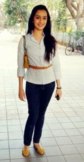 Shraddha Kapoor feet photo thumbnail