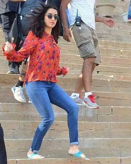 Shraddha Kapoor feet photo thumbnail
