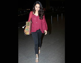 Shraddha Kapoor feet photo thumbnail