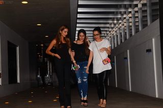 Shraddha Kapoor feet photo thumbnail