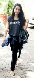 Shraddha Kapoor feet photo thumbnail