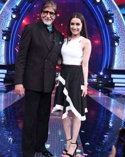 Shraddha Kapoor feet photo thumbnail