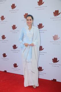 Shraddha Kapoor feet photo thumbnail