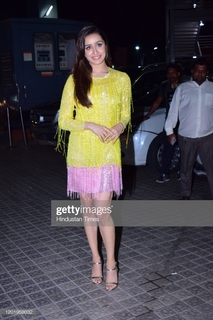 Shraddha Kapoor feet photo thumbnail