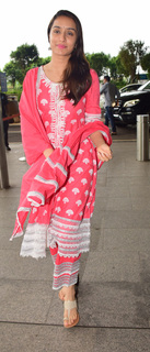 Shraddha Kapoor feet photo thumbnail