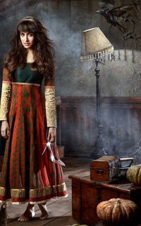 Shraddha Kapoor feet photo thumbnail