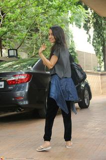 Shraddha Kapoor feet photo thumbnail