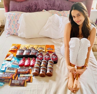 Shraddha Kapoor feet photo thumbnail