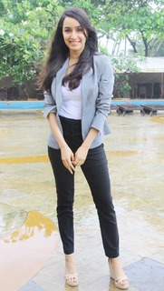 Shraddha Kapoor feet photo thumbnail