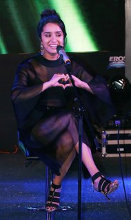 Shraddha Kapoor feet photo thumbnail