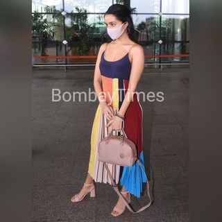 Shraddha Kapoor feet photo thumbnail