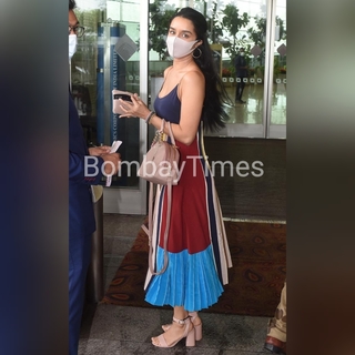 Shraddha Kapoor feet photo thumbnail
