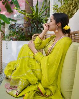 Shraddha Kapoor feet photo thumbnail