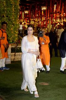 Shraddha Kapoor feet photo thumbnail