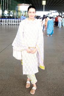 Shraddha Kapoor feet photo thumbnail