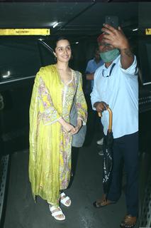 Shraddha Kapoor feet photo thumbnail