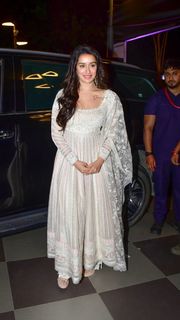 Shraddha Kapoor feet photo thumbnail