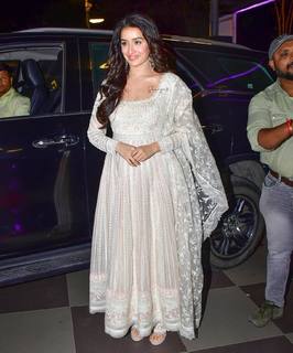Shraddha Kapoor feet photo thumbnail