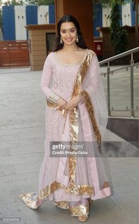 Shraddha Kapoor feet photo thumbnail