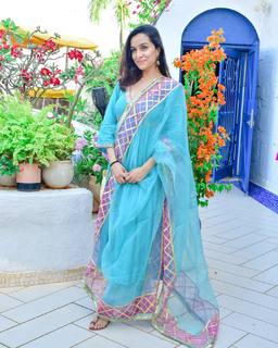 Shraddha Kapoor feet photo thumbnail