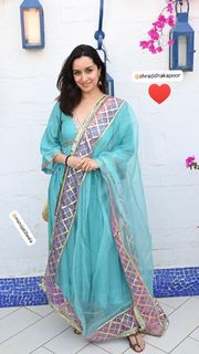 Shraddha Kapoor feet photo thumbnail