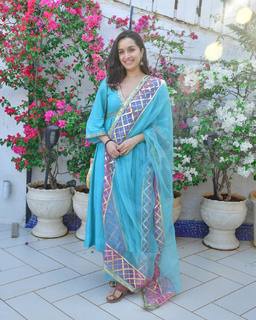 Shraddha Kapoor feet photo thumbnail