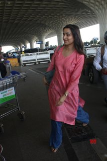 Shraddha Kapoor feet photo thumbnail