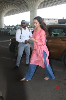 Shraddha Kapoor feet photo thumbnail