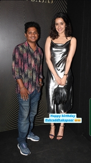 Shraddha Kapoor feet photo thumbnail