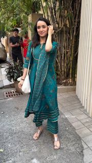 Shraddha Kapoor feet photo thumbnail