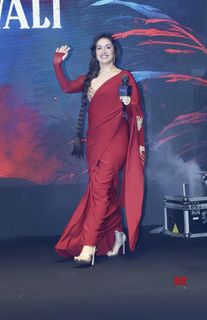 Shraddha Kapoor feet photo thumbnail