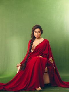 Shraddha Kapoor feet photo thumbnail
