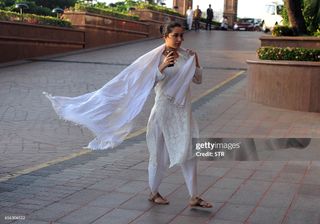 Shraddha Kapoor feet photo 10