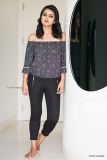 Shraddha Srinath feet photo 12