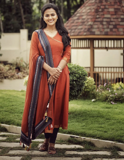 Shraddha Srinath feet photo 19
