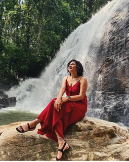 Shraddha Srinath feet photo 18