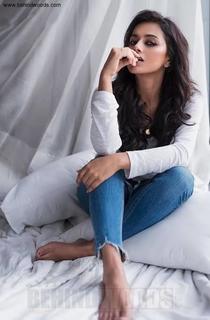 Shraddha Srinath feet photo 8