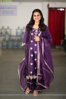 Shraddha Srinath feet photo 13