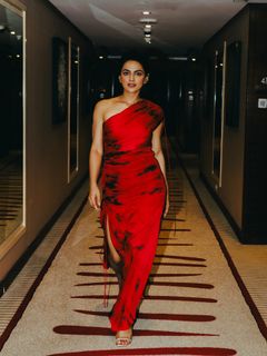 Shraddha Srinath feet photo 15