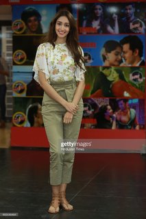 Shreya Chaudhary feet photo 6