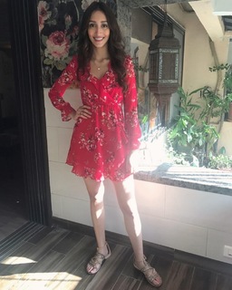 Shreya Chaudhary feet photo 12